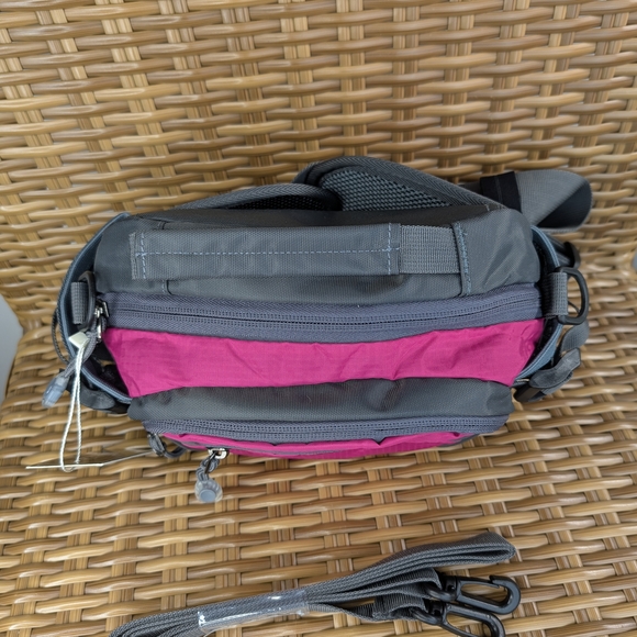 Engyen Pink Gray Fanny Waist Pack Crossbody Bag Water-Resistant Nylon NWT - Picture 2 of 12